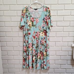 Tralilbee Vibrant Floral Flowy Short Sleeve Dress W/ Pockets. Size 4X NWOT